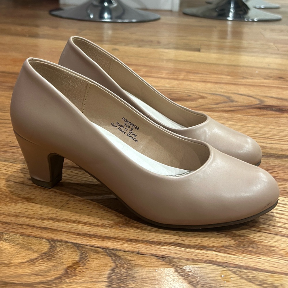 Journee Collection Nude Women's Heels